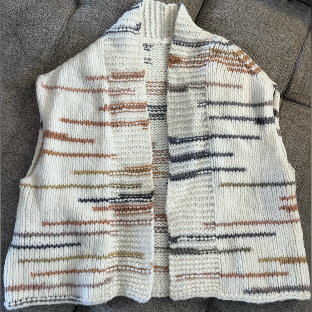 Women’s knitted vest!!